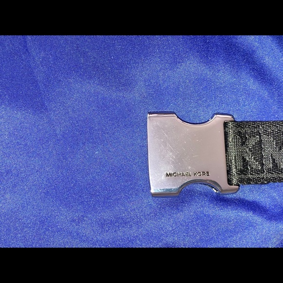 Hand To Hand - Picture 7 of 15